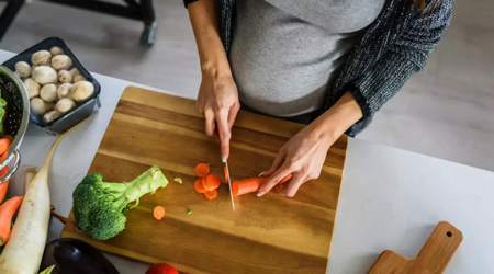 17 Questions About the Mediterranean Diet for a Healthier Pregnancy The Preg-MEDAS Questionnaire