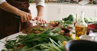 Preparing Healthy, Quick, and Cheap Meals Wood Provides Students with Tips