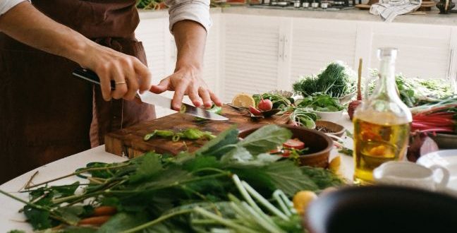Preparing Healthy, Quick, and Cheap Meals Wood Provides Students with Tips