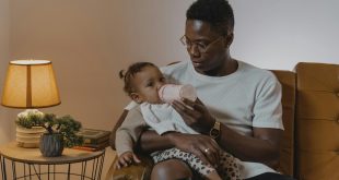 Study Bottle Feeding for Toddler Sleep Linked to Health Risks